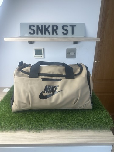 Nike beige 25l capacity gym - nike,