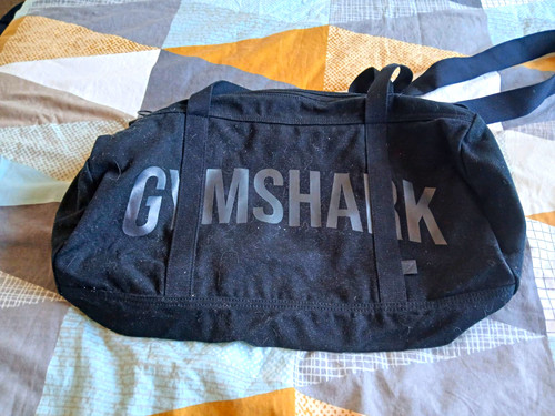 Gymshark black medium canvas - medium,